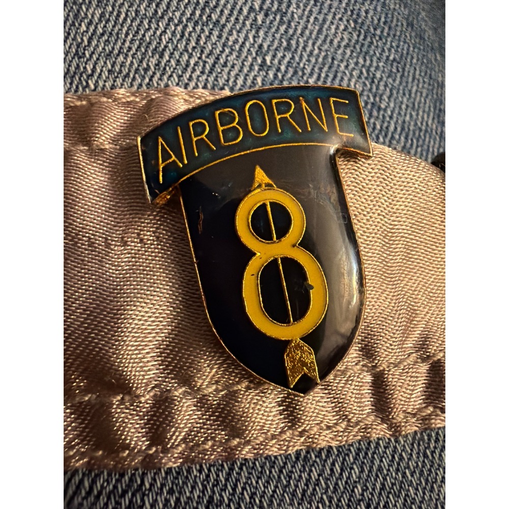 Vintage 8th Infantry Division Airborne Enamel Pin Golden Arrow Military Insignia
